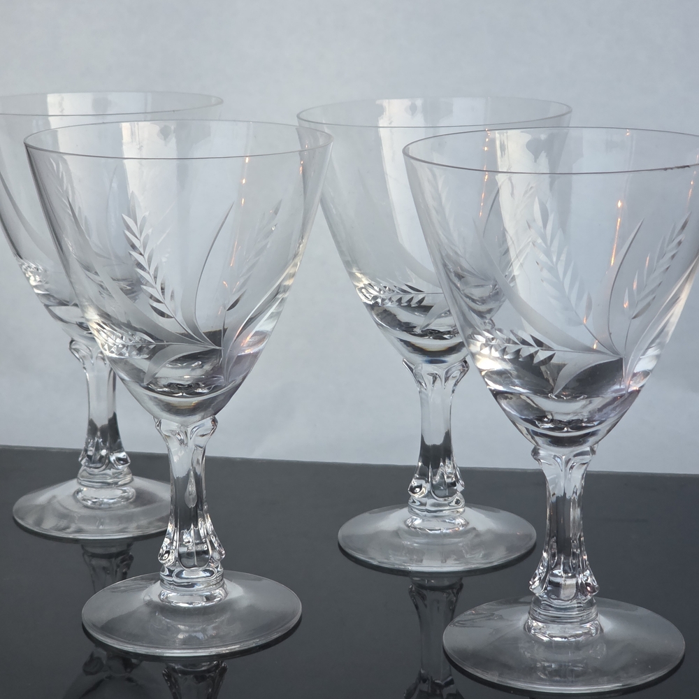 Elegant Crystal Wine Glass Set